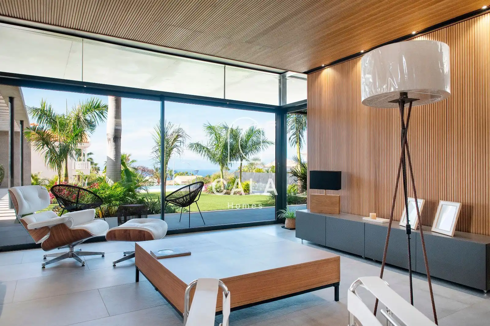 Living room of Houses for sale in Adeje  with Air Conditioner, Heating and Storage room