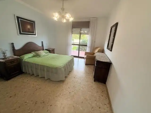 Dormitori de Casa o xalet en venda en Sanxenxo amb Jardí privat, Terrassa i Moblat