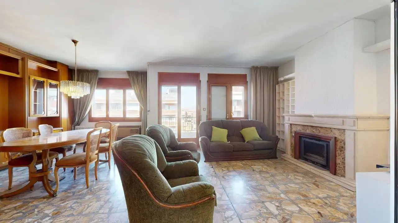 Appartamento con terrazza in vendita a Carrer de Latorre, imagen 5