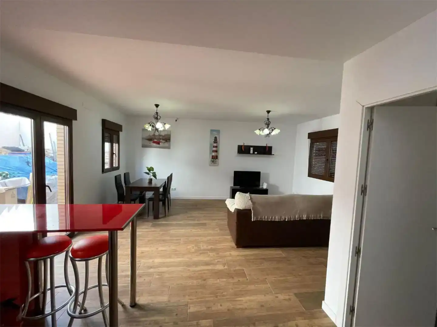 Sala d'estar de Casa adosada en venda en Chipiona amb Aire condicionat i Balcó