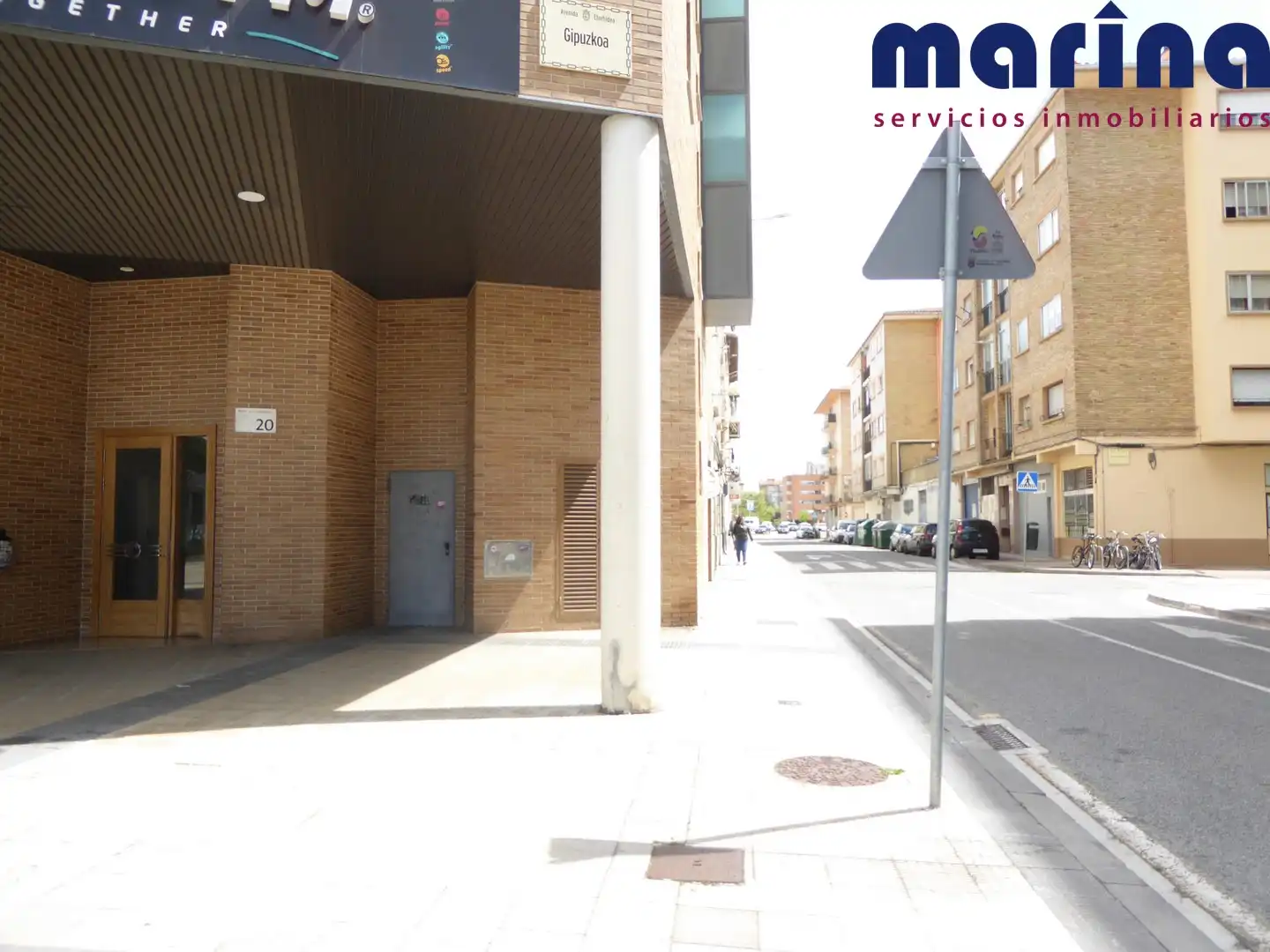 Vista exterior de Local en venda en  Pamplona / Iruña amb Calefacció, Terrassa i Moblat