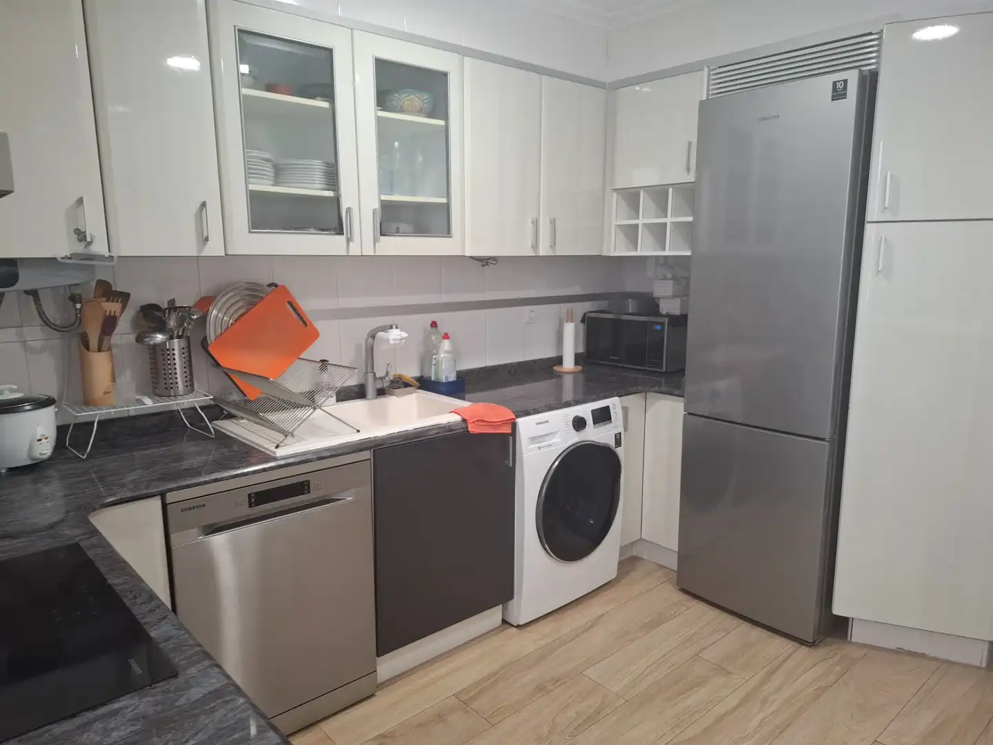 Cuina de Apartament de lloguer en Valencia amb Aire condicionat, Calefacció i Moblat
