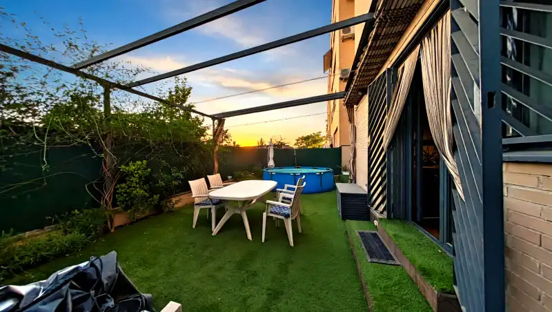 Terraza de Piso en venta en Parla con Aire acondicionado, Calefacción y Jardín privado