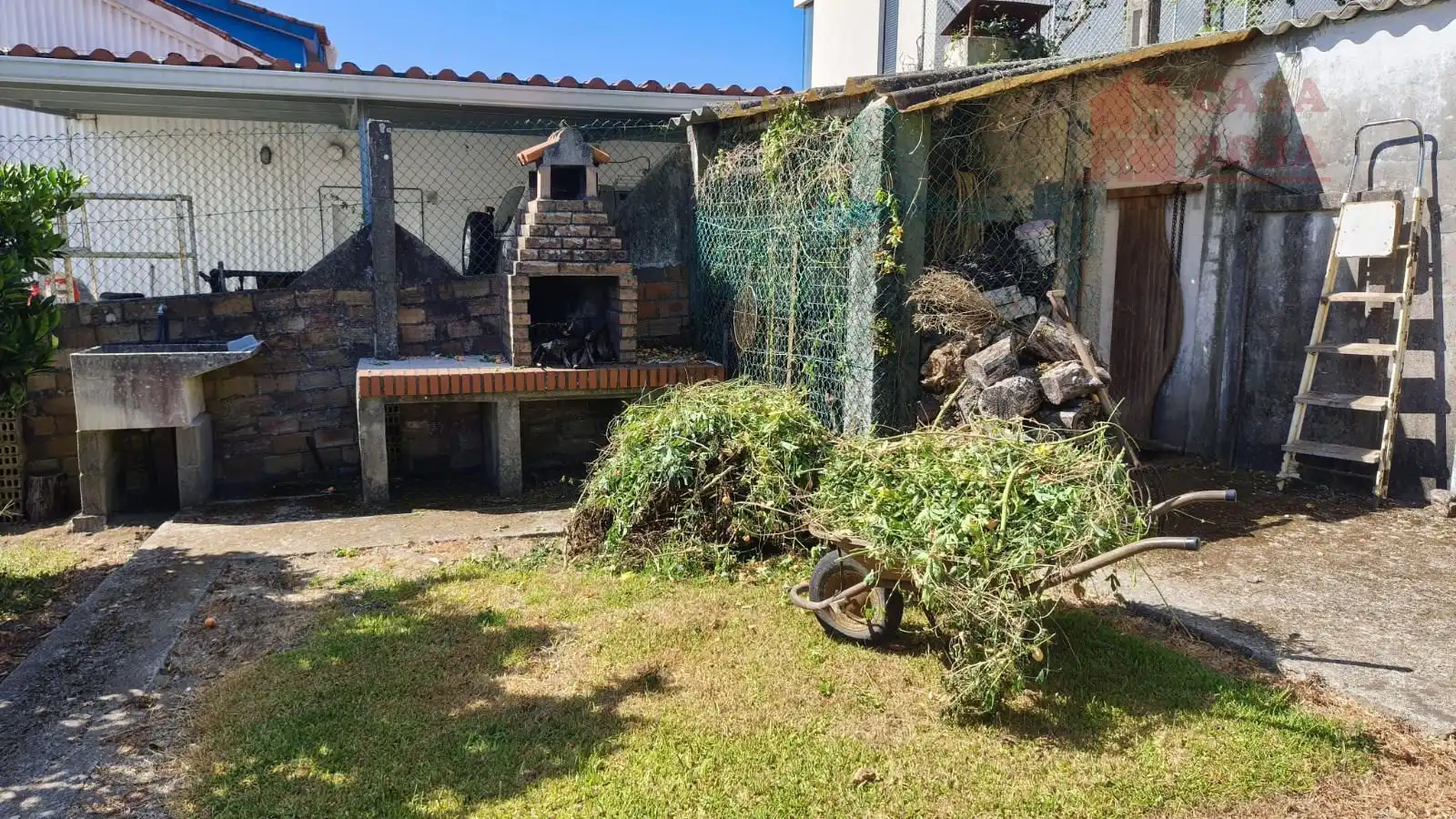 Jardí de Casa o xalet en venda en Cangas  amb Calefacció, Terrassa i Moblat