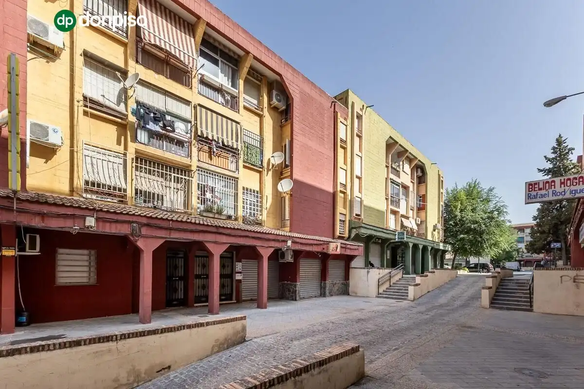 Vista exterior de Piso en venta en Granada con Alarma