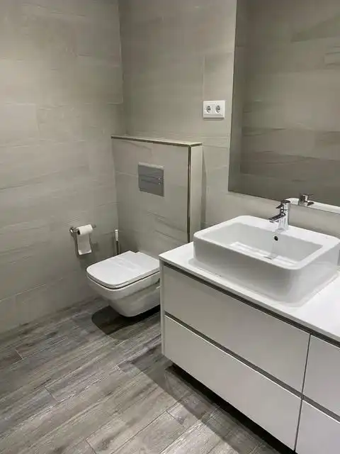 Bathroom of Flat for rent in Madrid  with Air Conditioner, Heating and Furnished