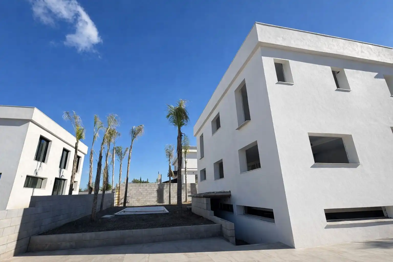 Vista exterior de Casa adosada en venda en Alhaurín de la Torre amb Jardí privat, Terrassa i Piscina comunitària