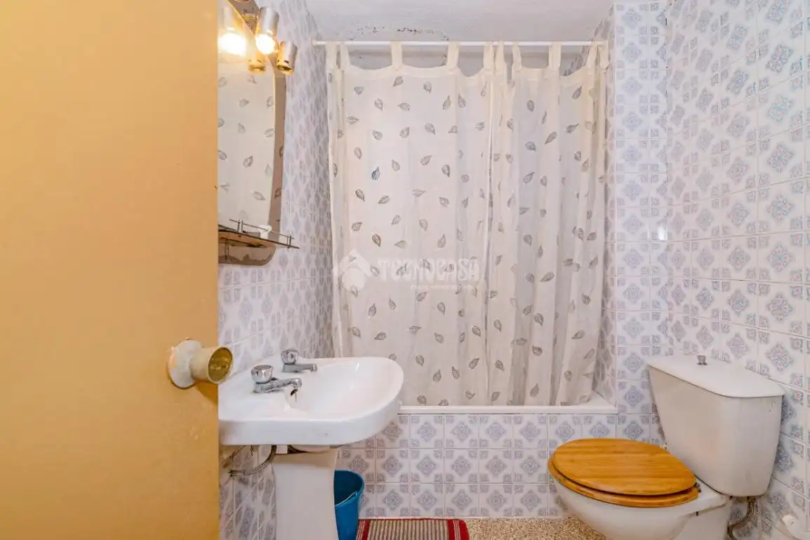 Baño de Piso en venta en Lucena con Aire acondicionado y Amueblado