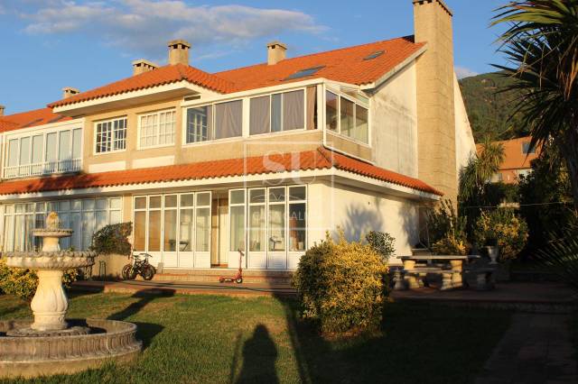 Casa adosada en Venta en Oia