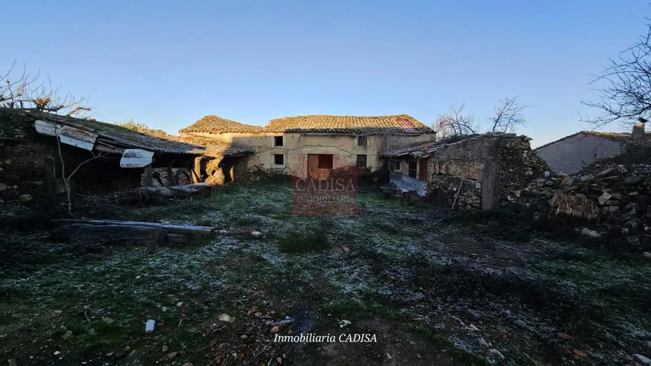 Casa o xalet en venda en Hinojosa de Duero amb Calefacció, Jardí privat i Traster