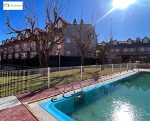 Piscina de Casa o xalet en venda en San Andrés del Rabanedo amb Calefacció, Terrassa i Traster