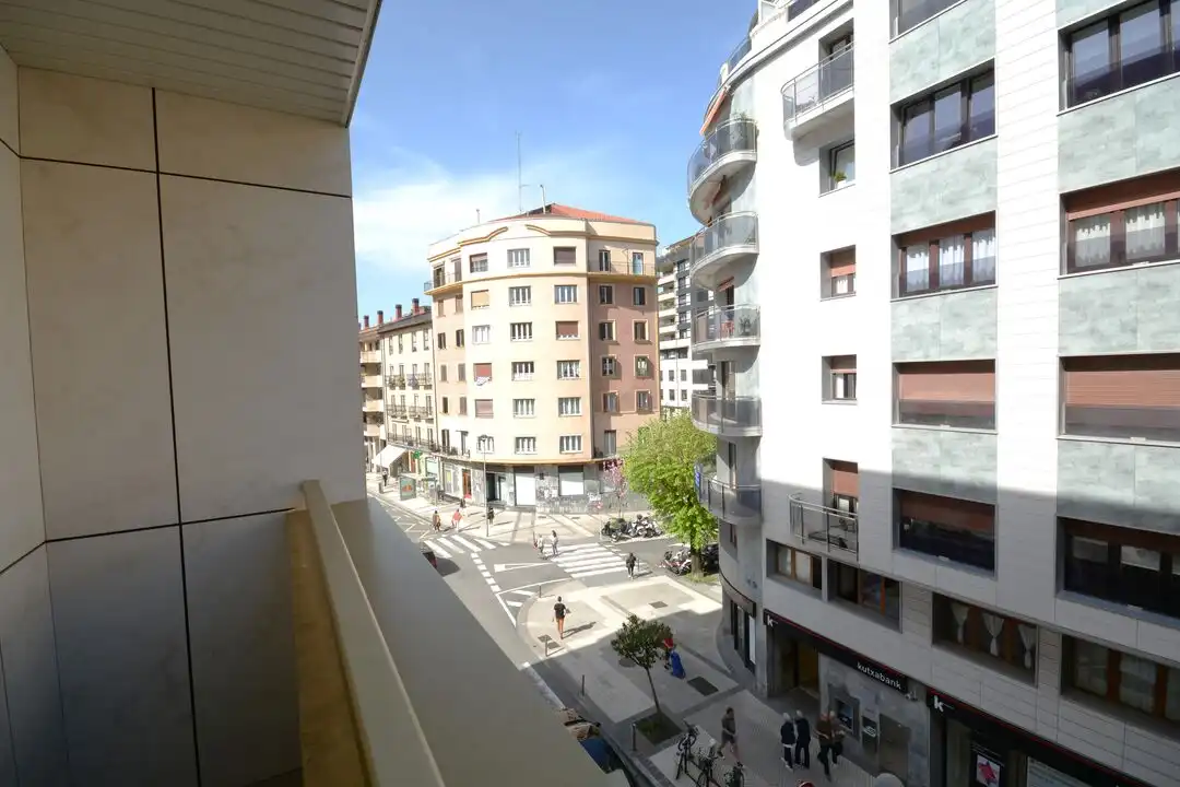 Vista exterior de Pis en venda en Donostia - San Sebastián  amb Calefacció, Traster i Balcó