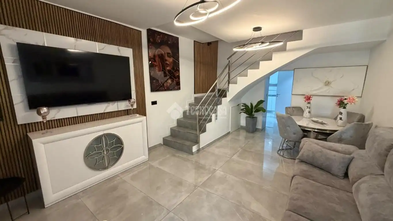 Semi-detached house with terrace for sale in Santa Isabel, imagen 2