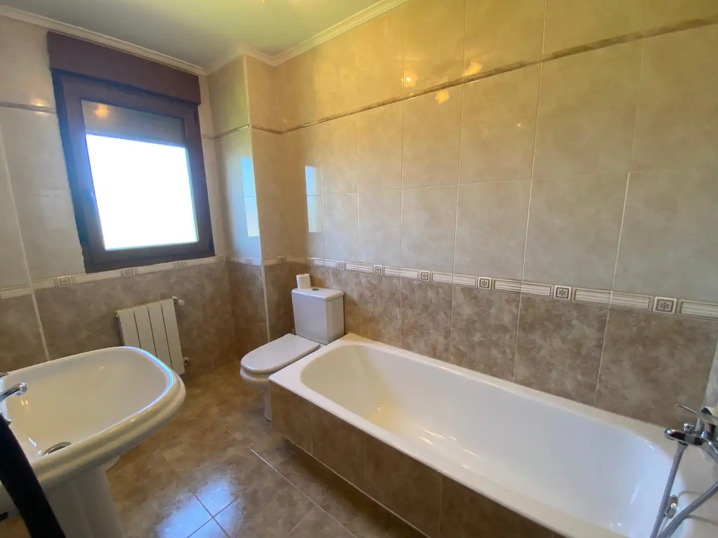 Baño de Casa o chalet en venta en Castro-Urdiales con Calefacción, Jardín privado y Terraza