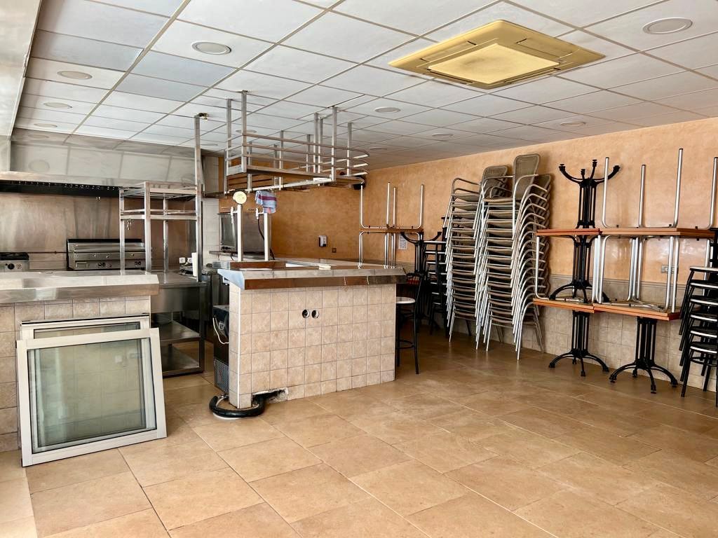Premises for sale in Alcúdia  with Air Conditioner and Terrace