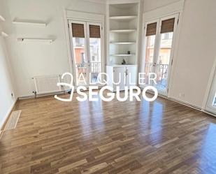 Bedroom of Flat to rent in Alcalá de Henares  with Air Conditioner and Heating