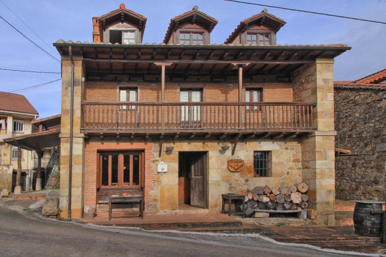 Exterior view of House or chalet for sale in Santa María de Cayón  with Heating, Terrace and Storage room