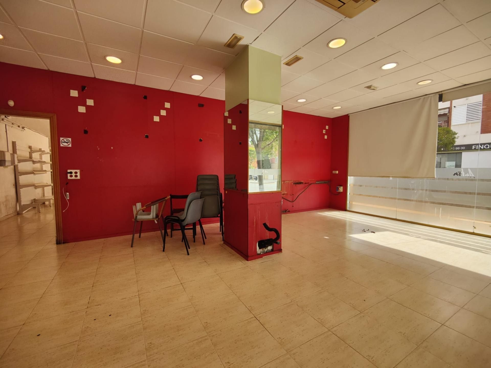 Local de alquiler en La Girada