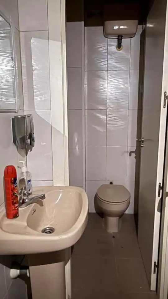 Badezimmer von Geschaftsraum zum Verkauf in Leganés mit Klimaanlage