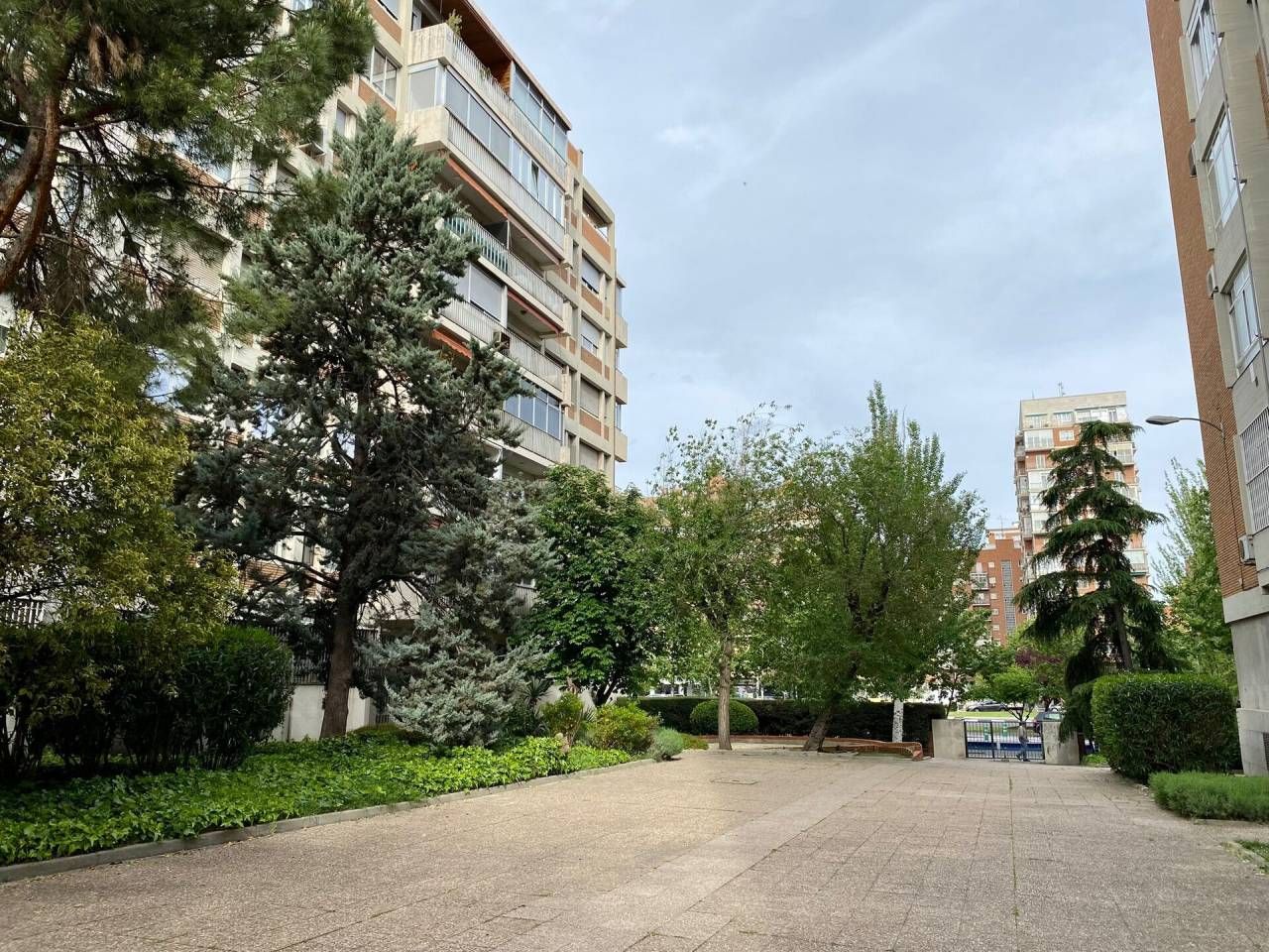 Exterior view of Flat for sale in  Madrid Capital  with Air Conditioner, Heating and Parquet flooring