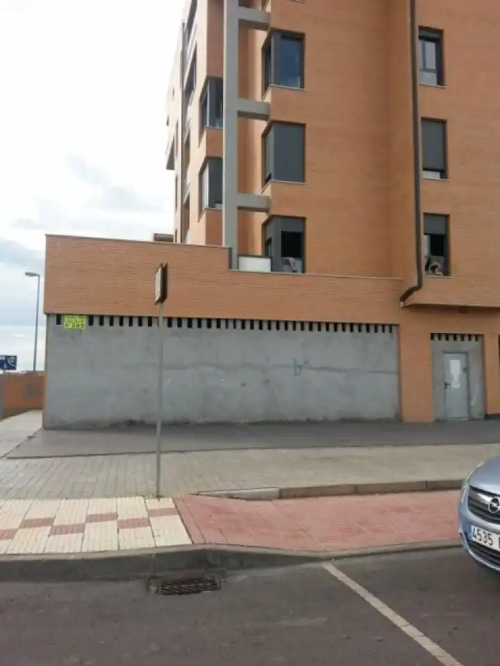 Aparcament de Local de lloguer en Villaquilambre