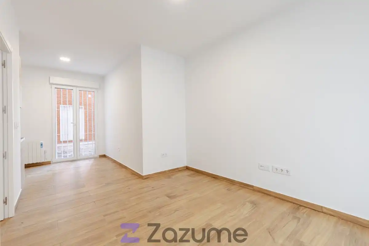 Living room of Flat for rent in Madrid  with Air Conditioner, Heating and Furnished