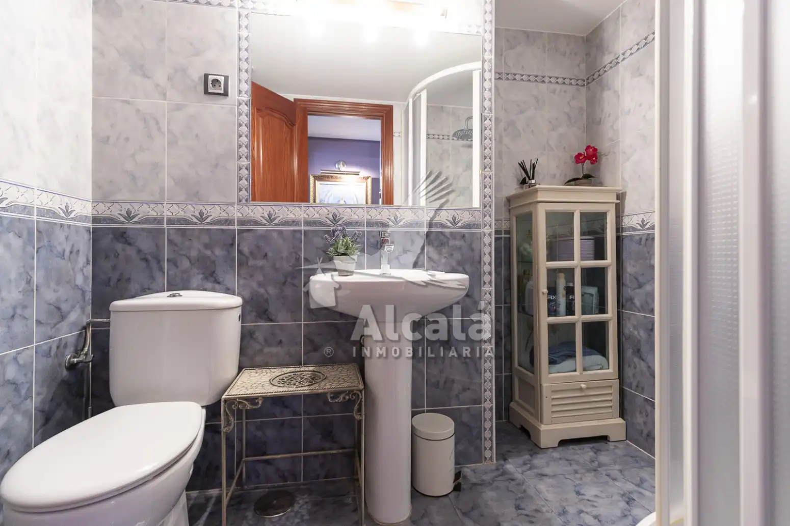 Bathroom of Flat for sale in Alcalá de Henares  with Air Conditioner, Heating and Parquet flooring