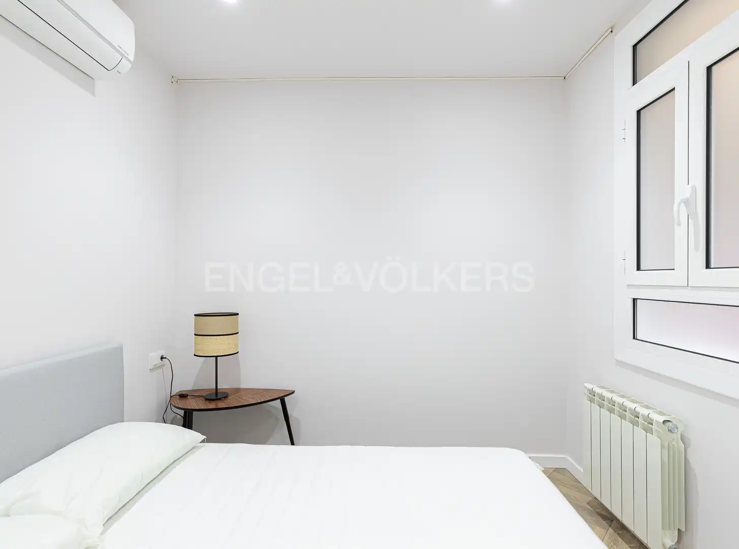 Bedroom of Flat for rent in Barcelona  with Air Conditioner, Heating and Parquet flooring