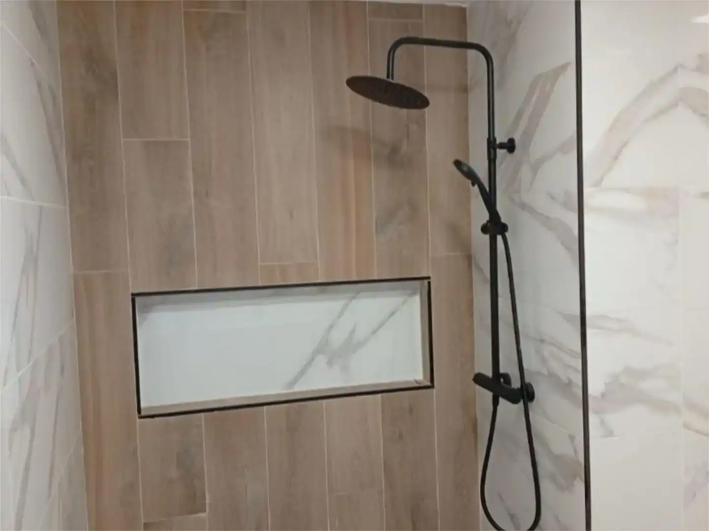 Bany de Pis en venda en Lucena amb Aire condicionat i Balcó