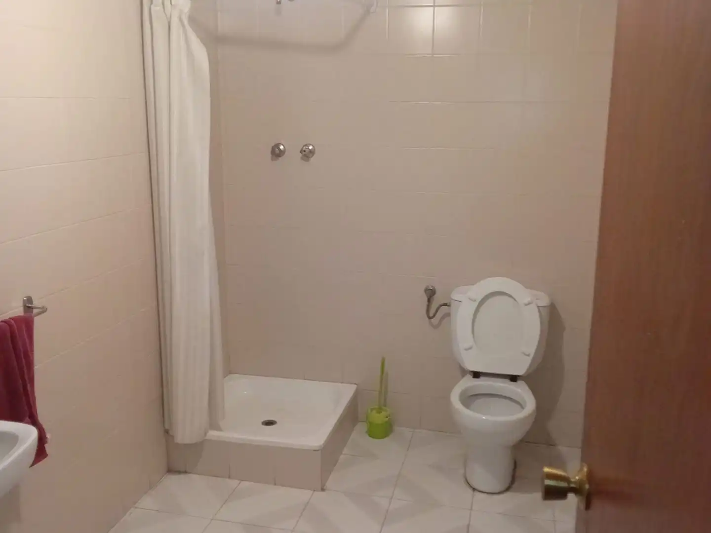 Badezimmer von Geschaftsraum zur Miete in Cadrete