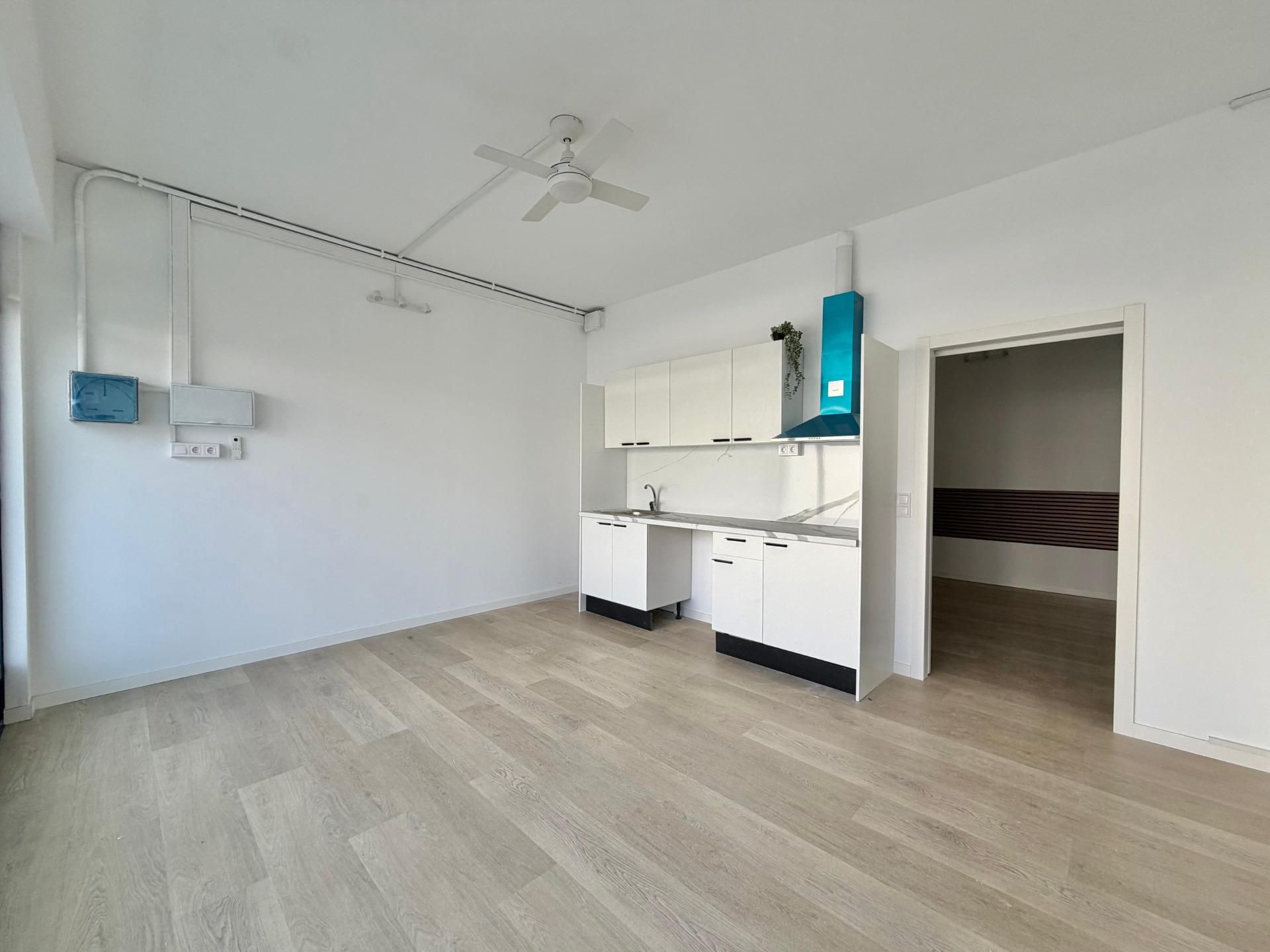 Küche von Loft zum Verkauf in Cornellà de Llobregat mit Parkett