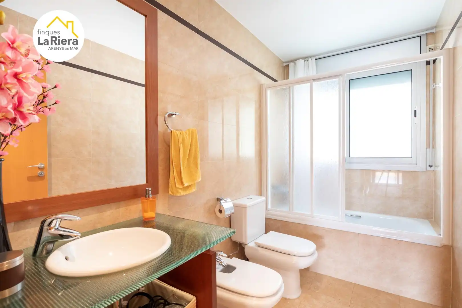 Bathroom of Houses for sale in Arenys de Munt  with Air Conditioner, Heating and Private garden