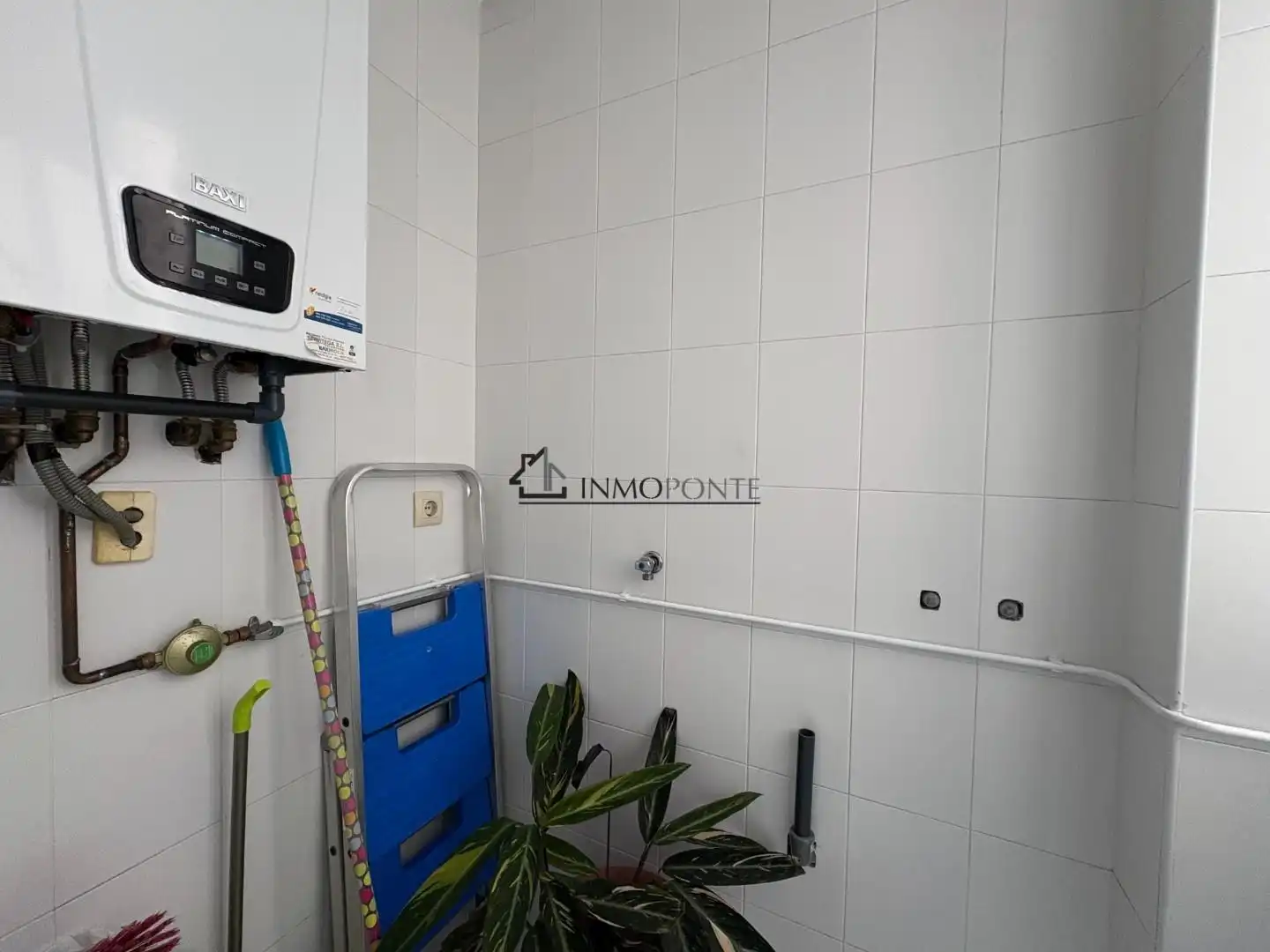 Baño de Piso de alquiler en Pontevedra Capital  con Calefacción y Trastero