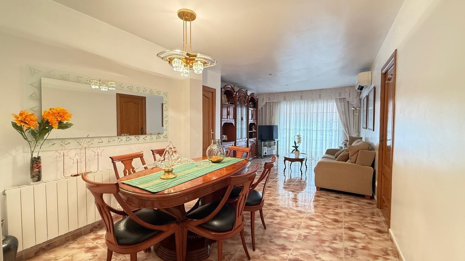 Comedor de Piso en venta en Santa Coloma de Gramenet con Aire acondicionado, Terraza y Trastero