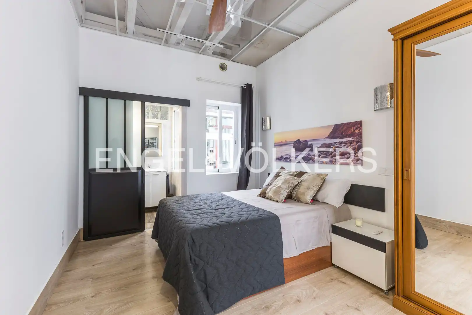 Schlafzimmer von Dachboden zur Miete in Madrid mit Klimaanlage, Heizung und Parkett