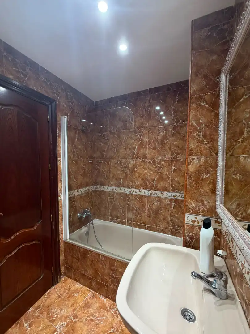 Baño de Piso de alquiler en Córdoba con Aire acondicionado, Calefacción y Amueblado