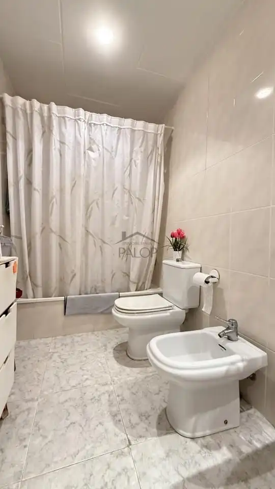 Baño de Piso en venta en Carcaixent con Aire acondicionado, Terraza y Alarma