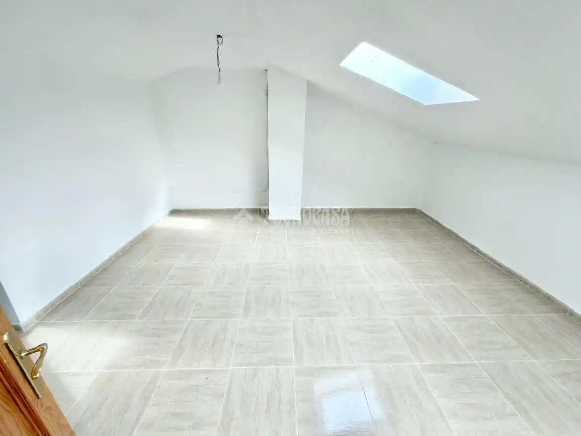 Casa adosada en venta en Valdeaveruelo con Aire acondicionado, Calefacción y Balcón