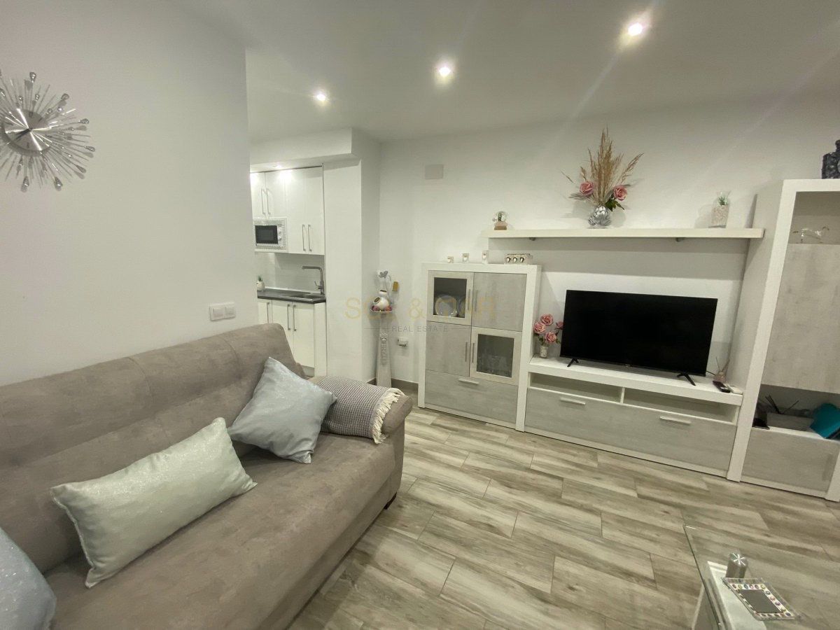 Sala d'estar de Estudi de lloguer en Torremolinos amb Aire condicionat i Moblat