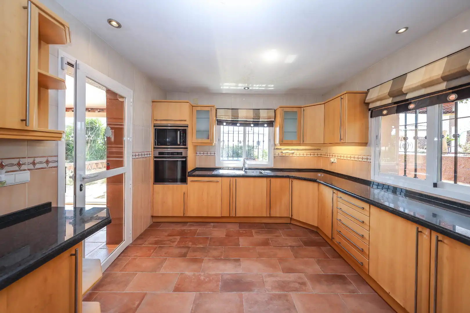 Kitchen of Houses for sale in Coín