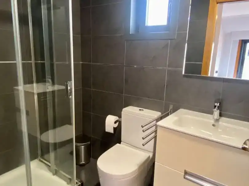Bathroom of Flat for rent in Vigo   with Parquet flooring, Storage room and Furnished