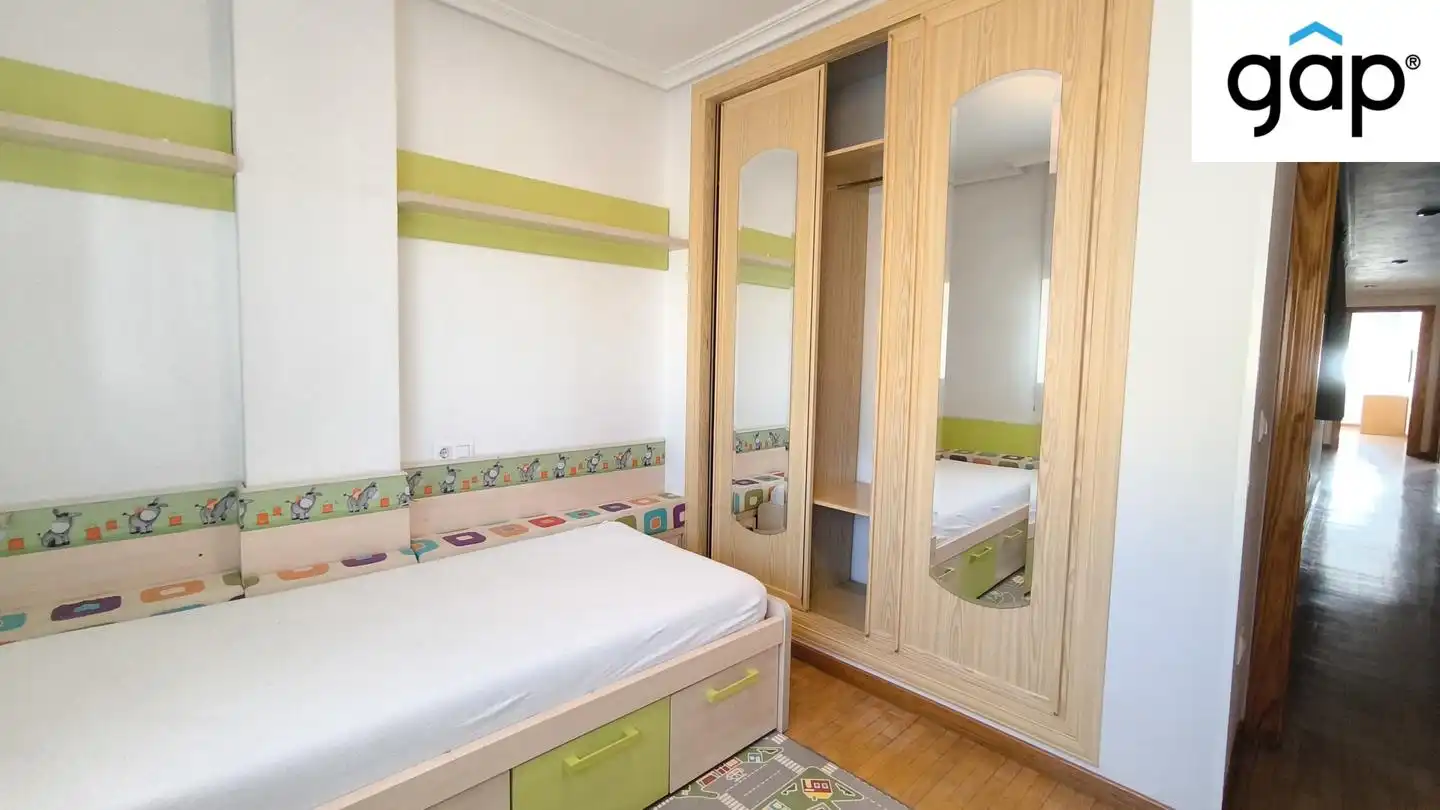 Habitación de Piso de alquiler en Cuenca con Calefacción, Terraza y Amueblado