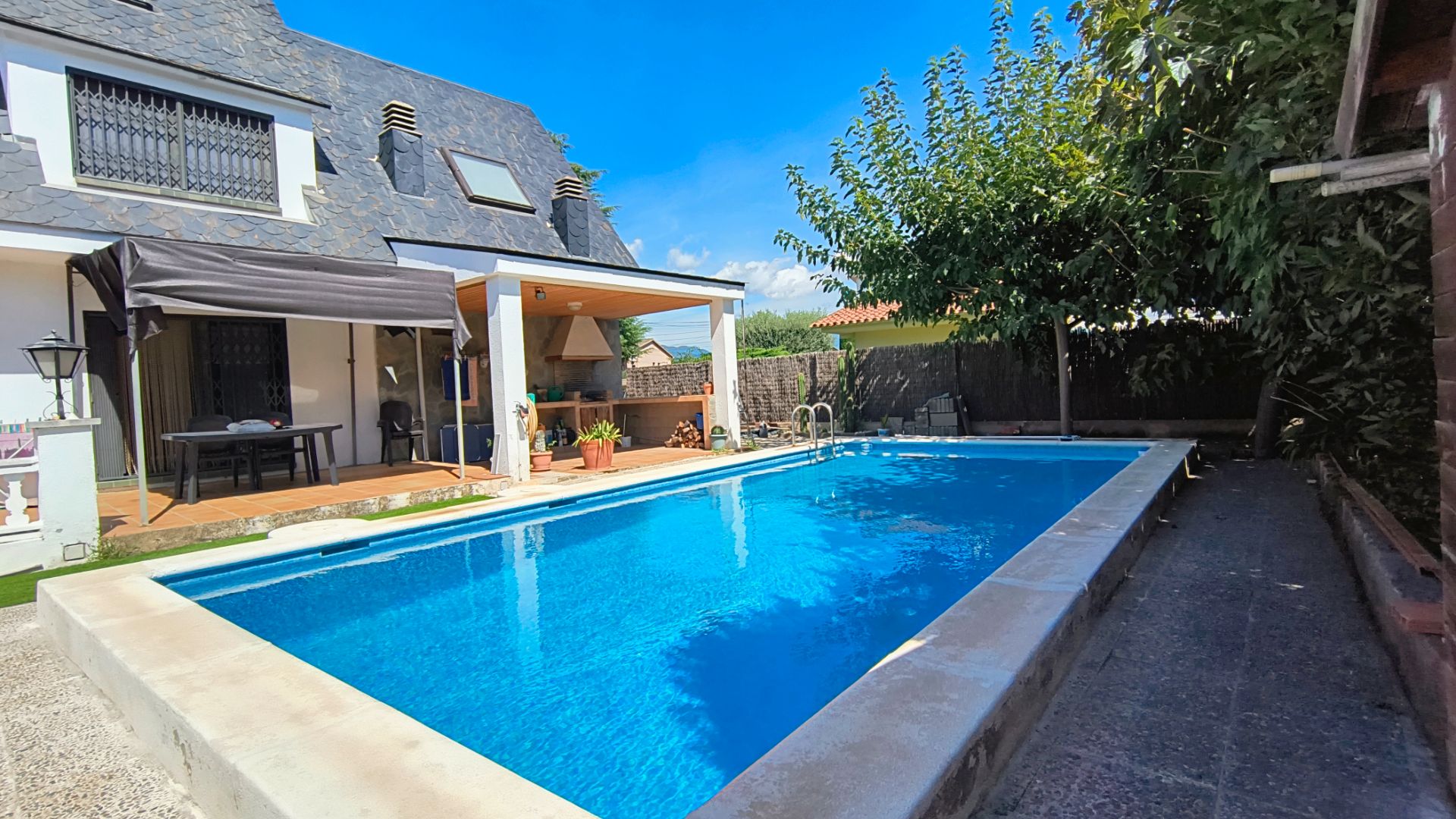 Piscina de Casa o chalet en venta en Llinars del Vallès con Aire acondicionado, Calefacción y Jardín privado