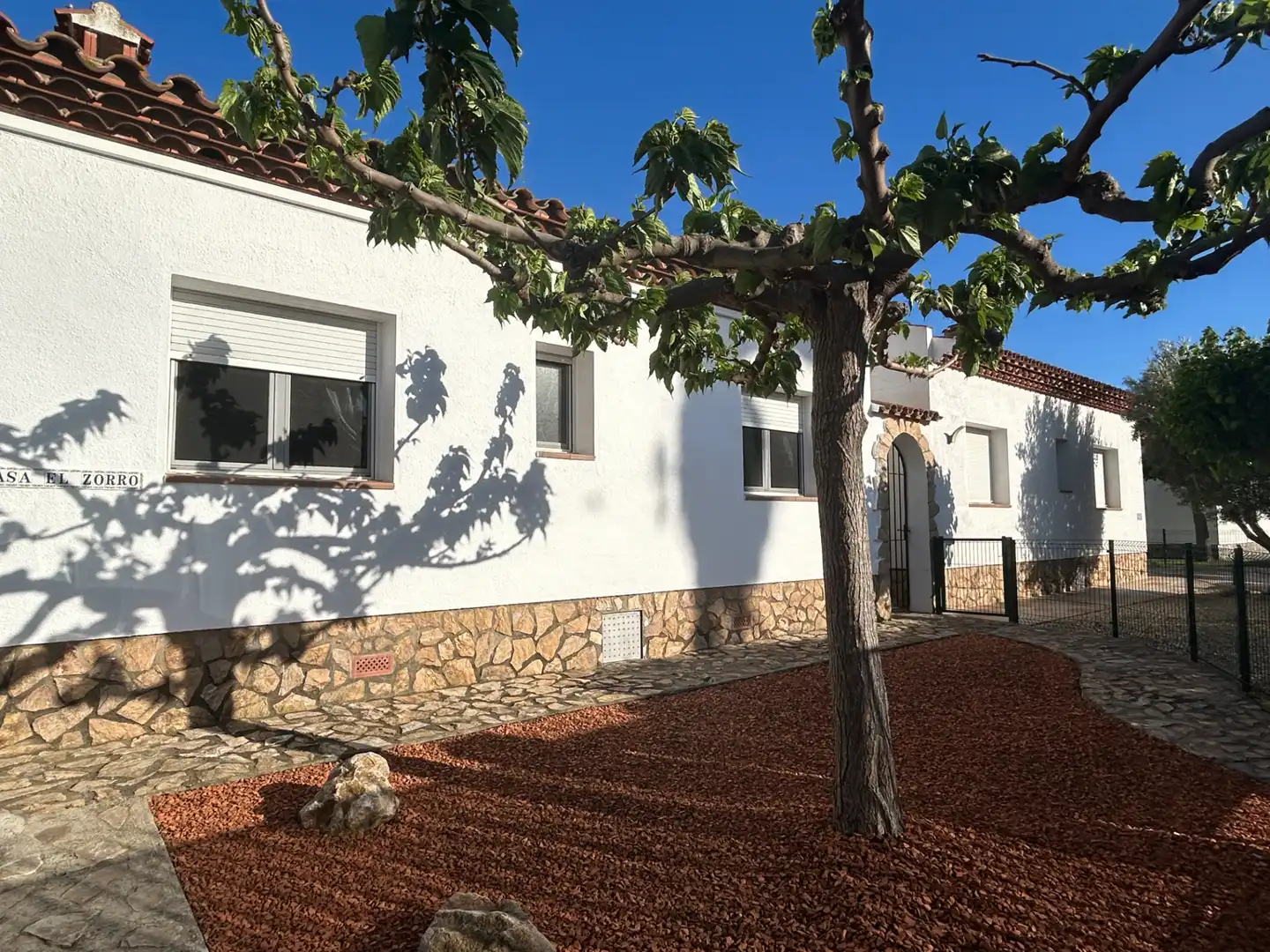 Vista exterior de Casa adosada en venta en Torroella de Fluvià con Aire acondicionado, Calefacción y Jardín privado