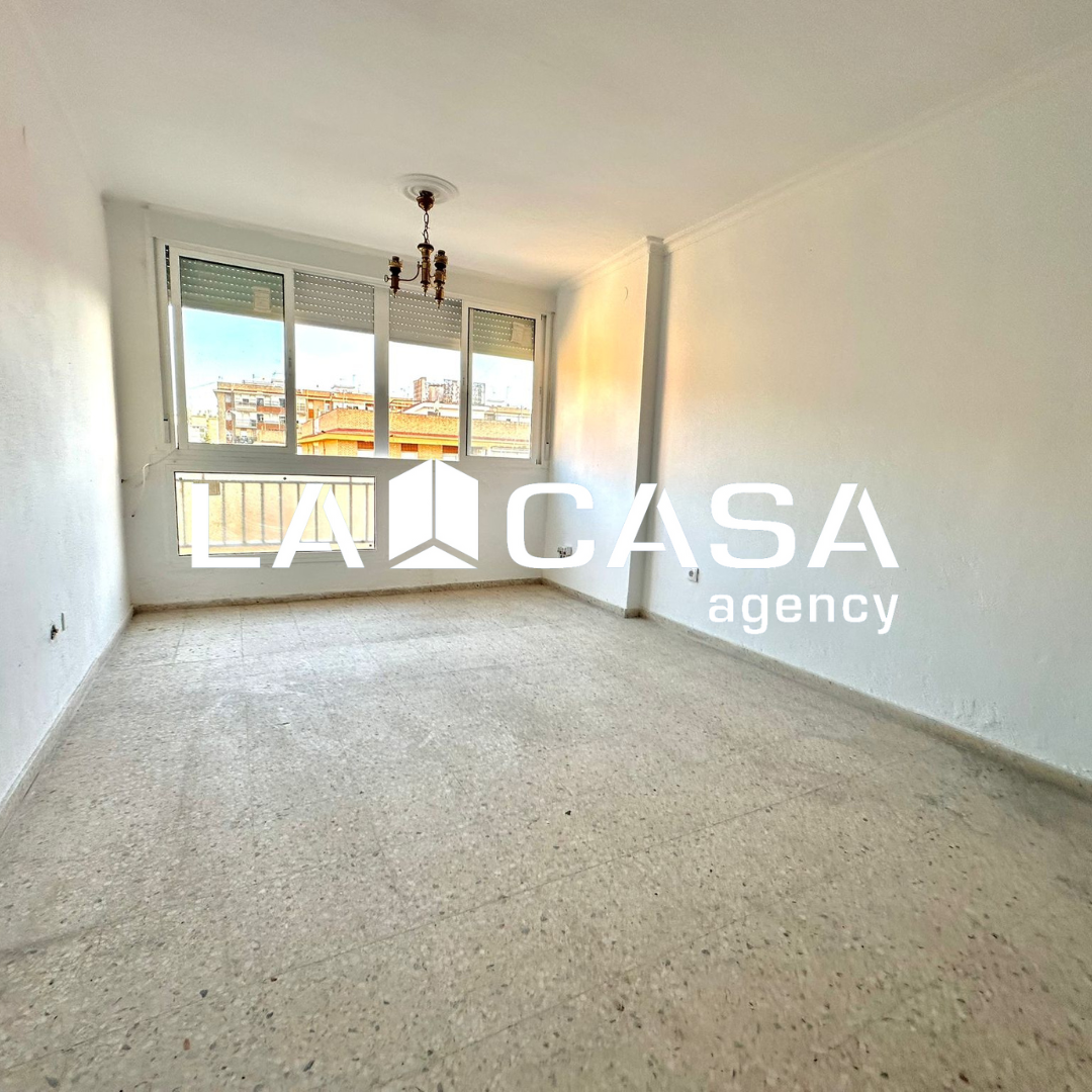 Flat for sale in Calle GASPAR DE ALVEAR, El Torrejón - El Cerezo