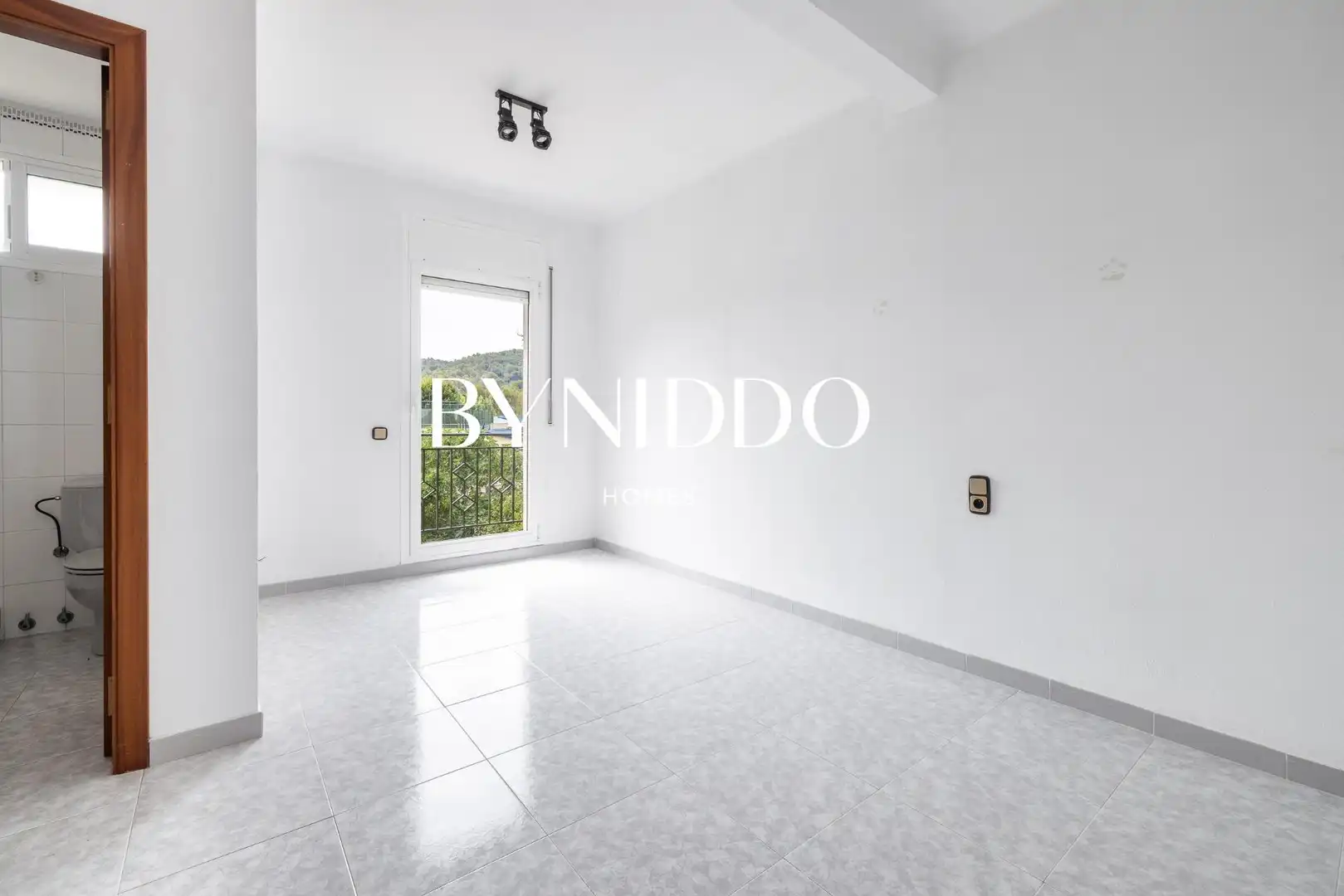 Dormitori de Casa o xalet en venda en Sant Cugat del Vallès amb Jardí privat, Terrassa i Traster