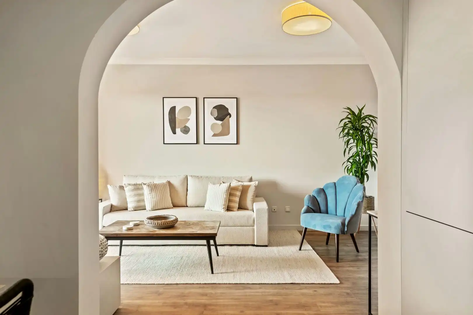 Sala d'estar de Apartament en venda en Benahavís amb Piscina comunitària