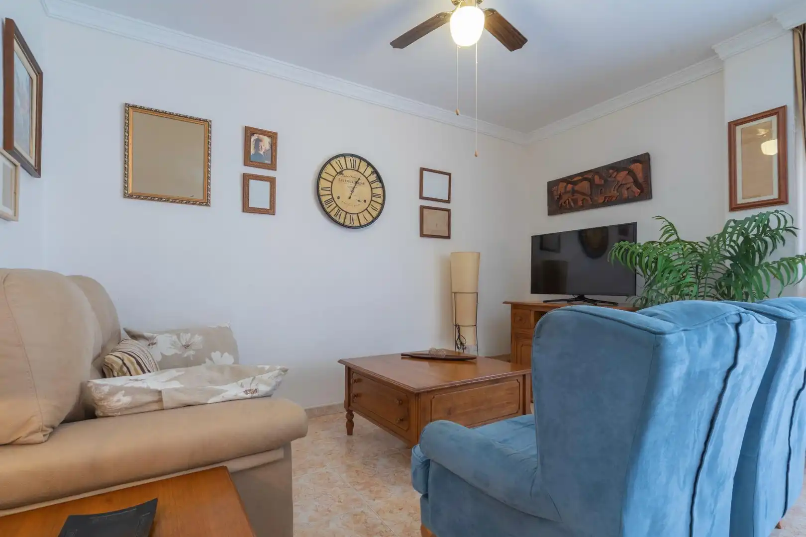 Sala d'estar de Apartament en venda en Mijas amb Aire condicionat, Terrassa i Moblat