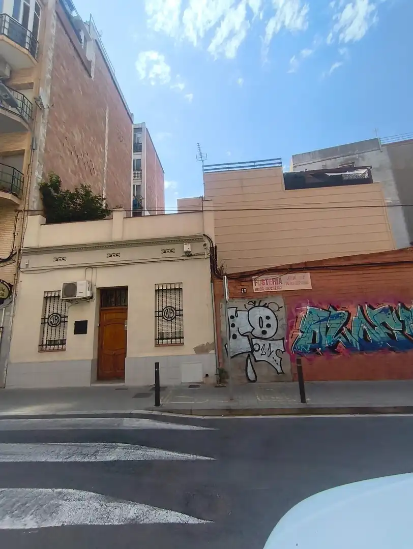 Vista exterior de Residencial en venda en L'Hospitalet de Llobregat