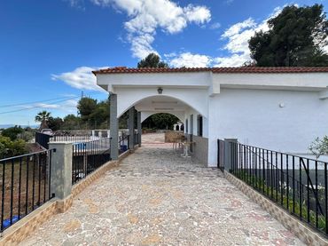 House with pool for sale in Carlet